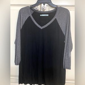 Maurice’s black with silver pull over v neck shirt SZ XL